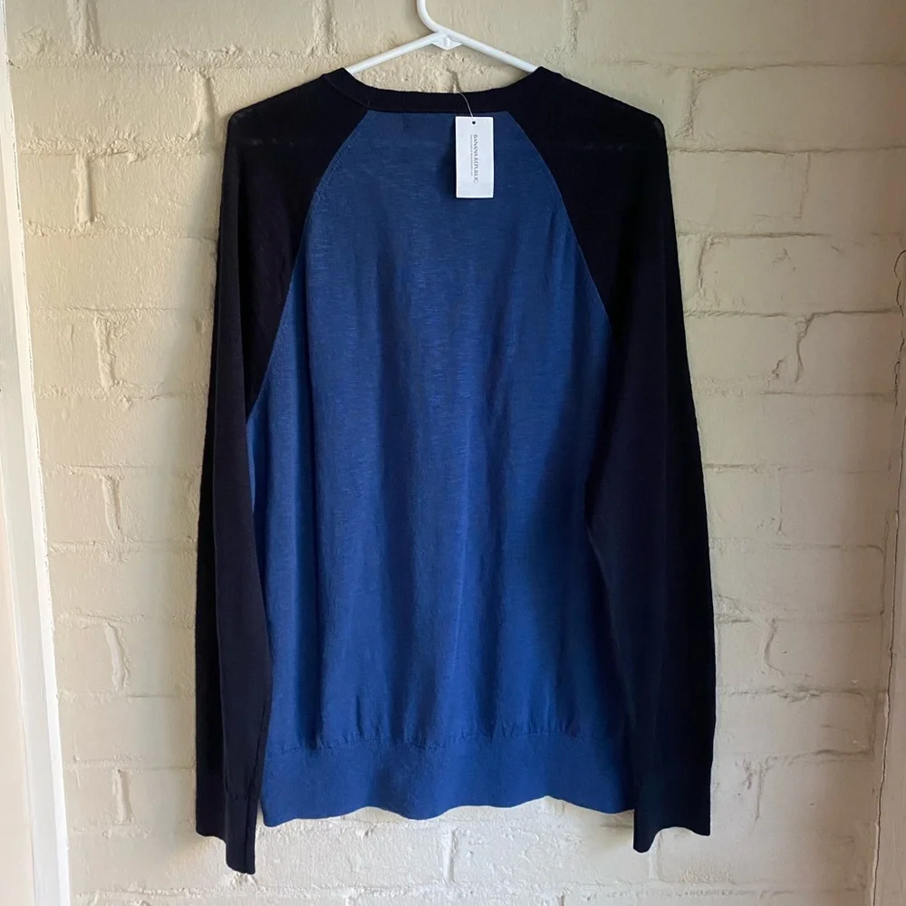 Banana Republic men’s sz large NWT dark navy blue & light blue crewneck